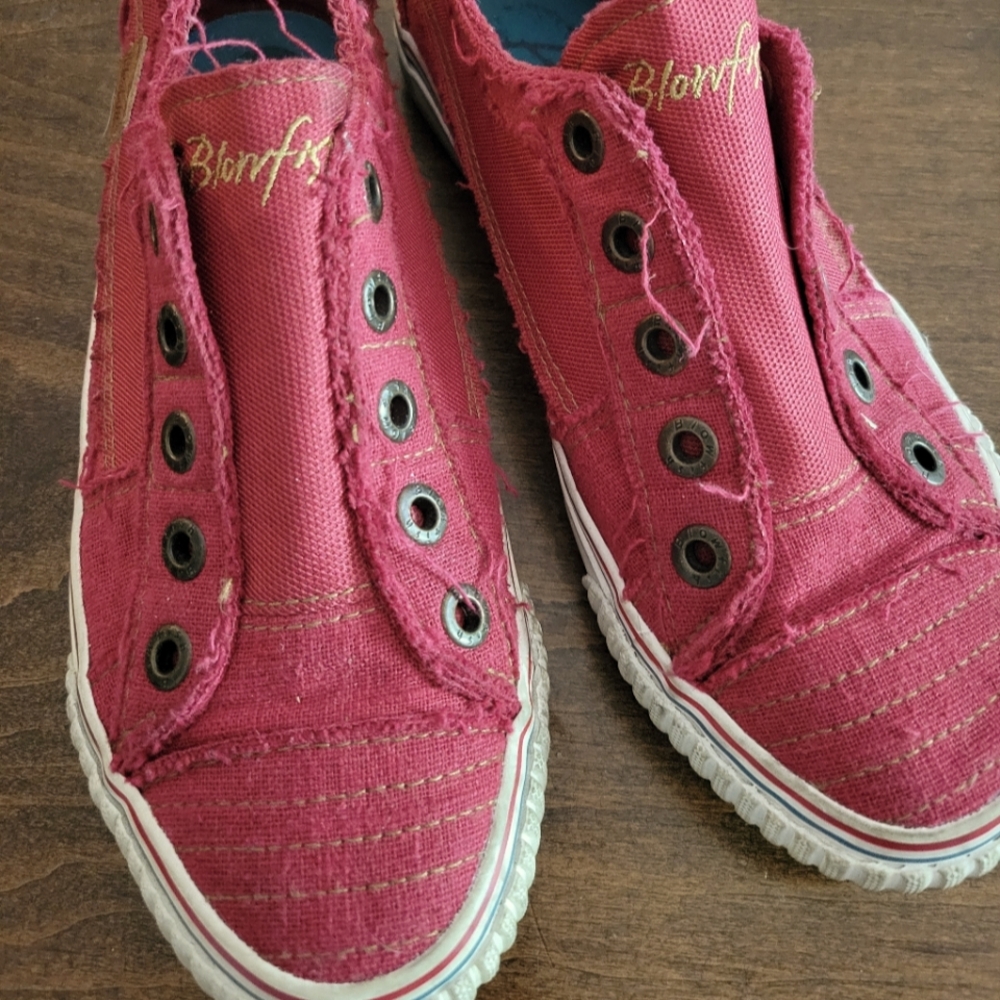 Blowfish Red Slip-On Sneakers with Elastic Laces